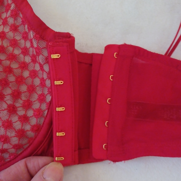 Victoria’s Secret Deep Plunge Bra - Picture 3 of 7